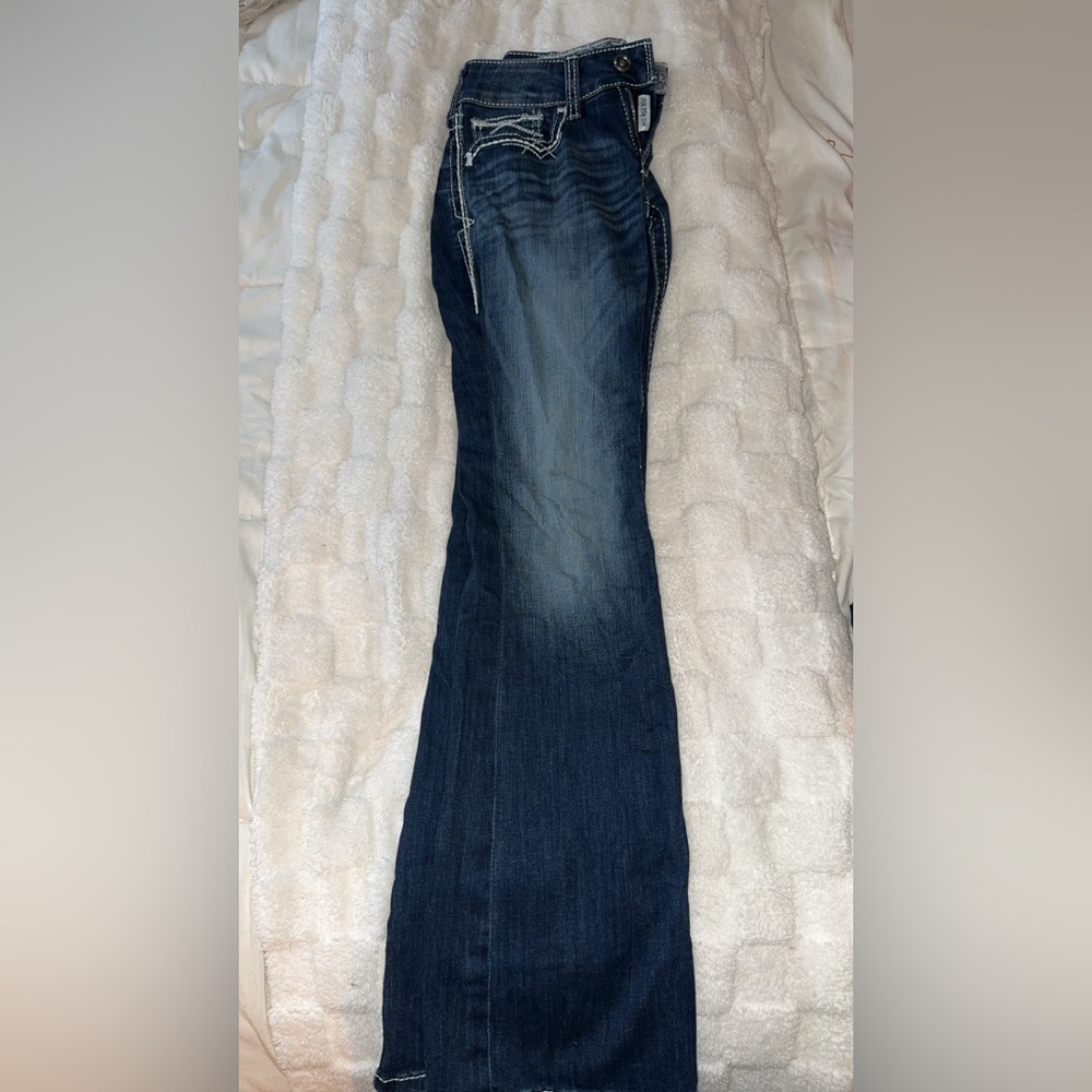 -Ariat 
-Boot Cut 
-Dark Wash 
-26R